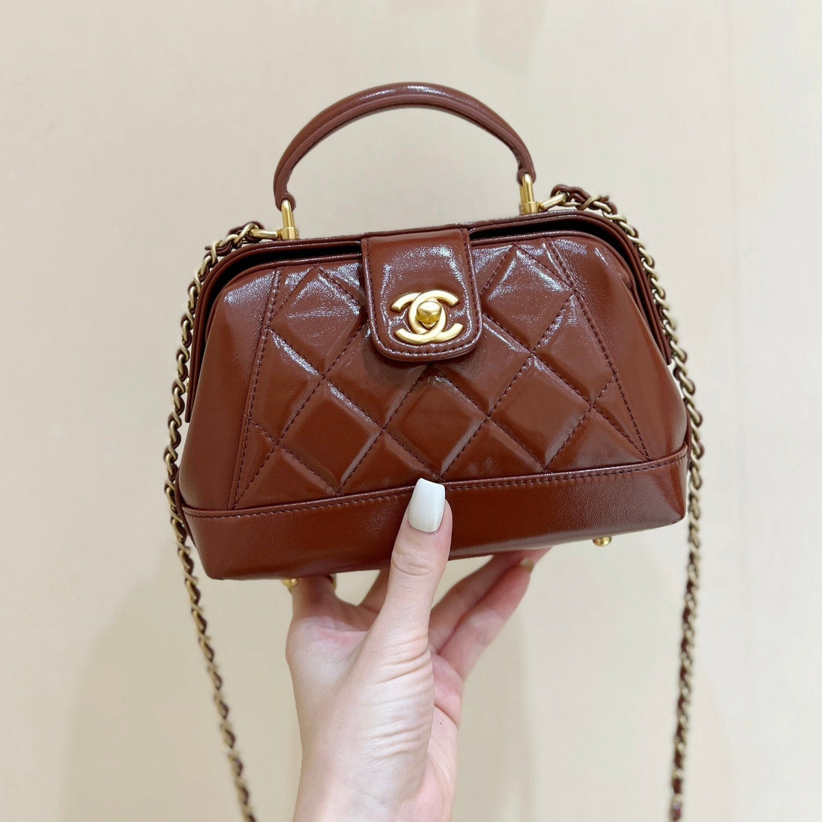 CHANEL TOP HANDLE BAG 18 IN BROWN OIL-WAX LAMBSKIN GOLD HARDWARE