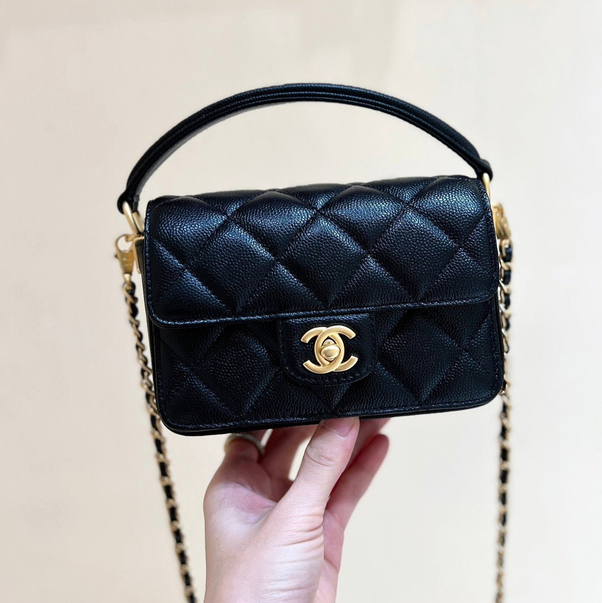 CHANEL FLAP BAG 16 IN BLACK GRAINED CALFSKIN GOLD HARDWARE