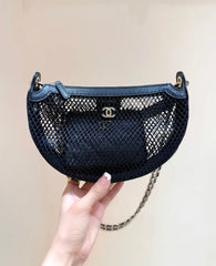 MESH POUCH 22 IN BLACK EFFECT LAMBSKIN WITH GOLD METALLIC