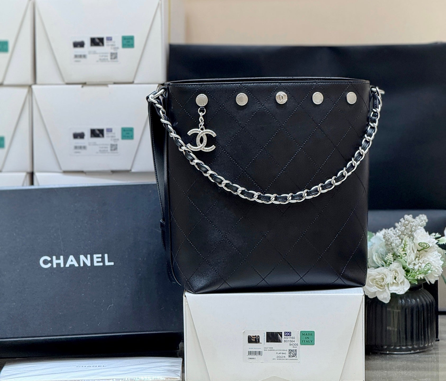 CHANEL 25S LARGE BUCKET BAG 31 IN BLACK SHINY LAMBSKIN SILVER HARDWARE