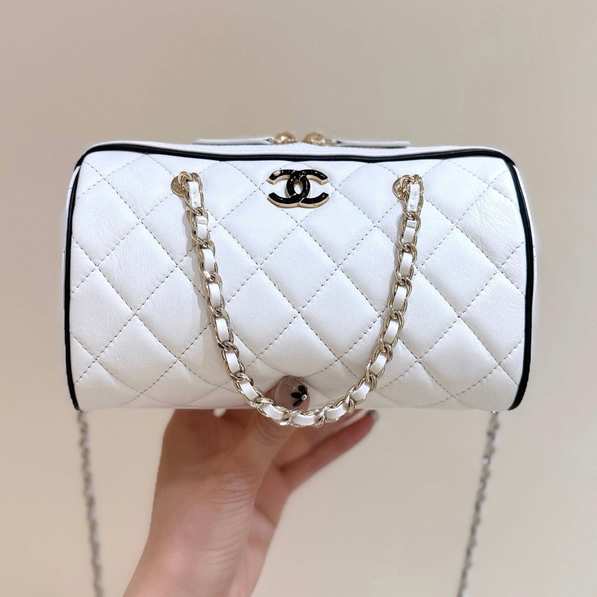 CHANEL 25S CLUTCH WITH CHAIN 18 IN WHITE LAMBSKIN