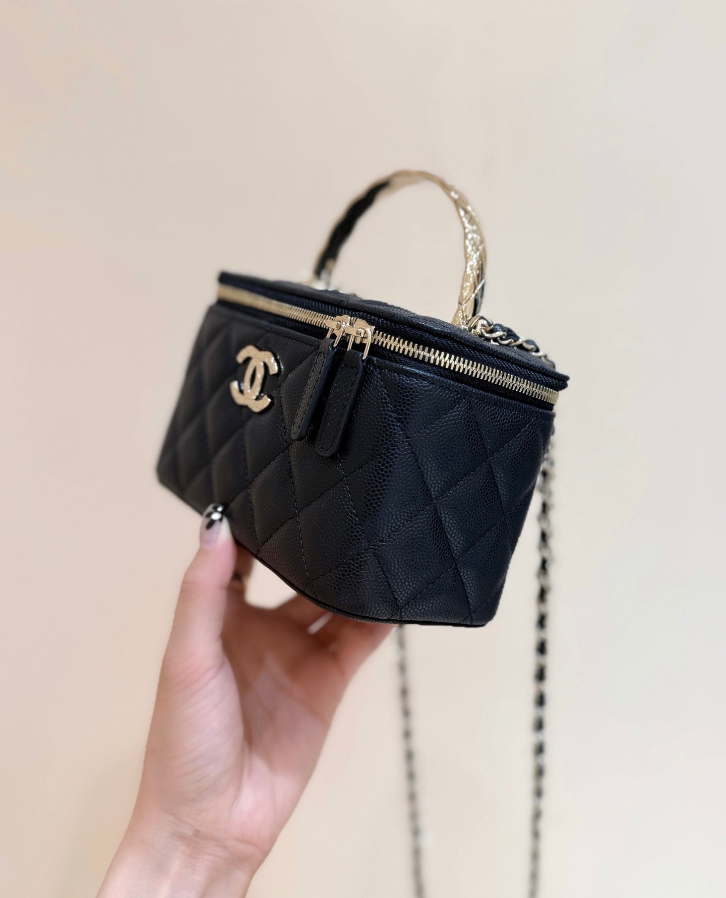 CHANEL 25S COCO CRUSH 17 IN BLACK CALFSKIN GOLD HARDWARE