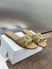 D-CLUB SLIDE SANDAL 25S IN GOLDEN BEIGE CALFSKIN