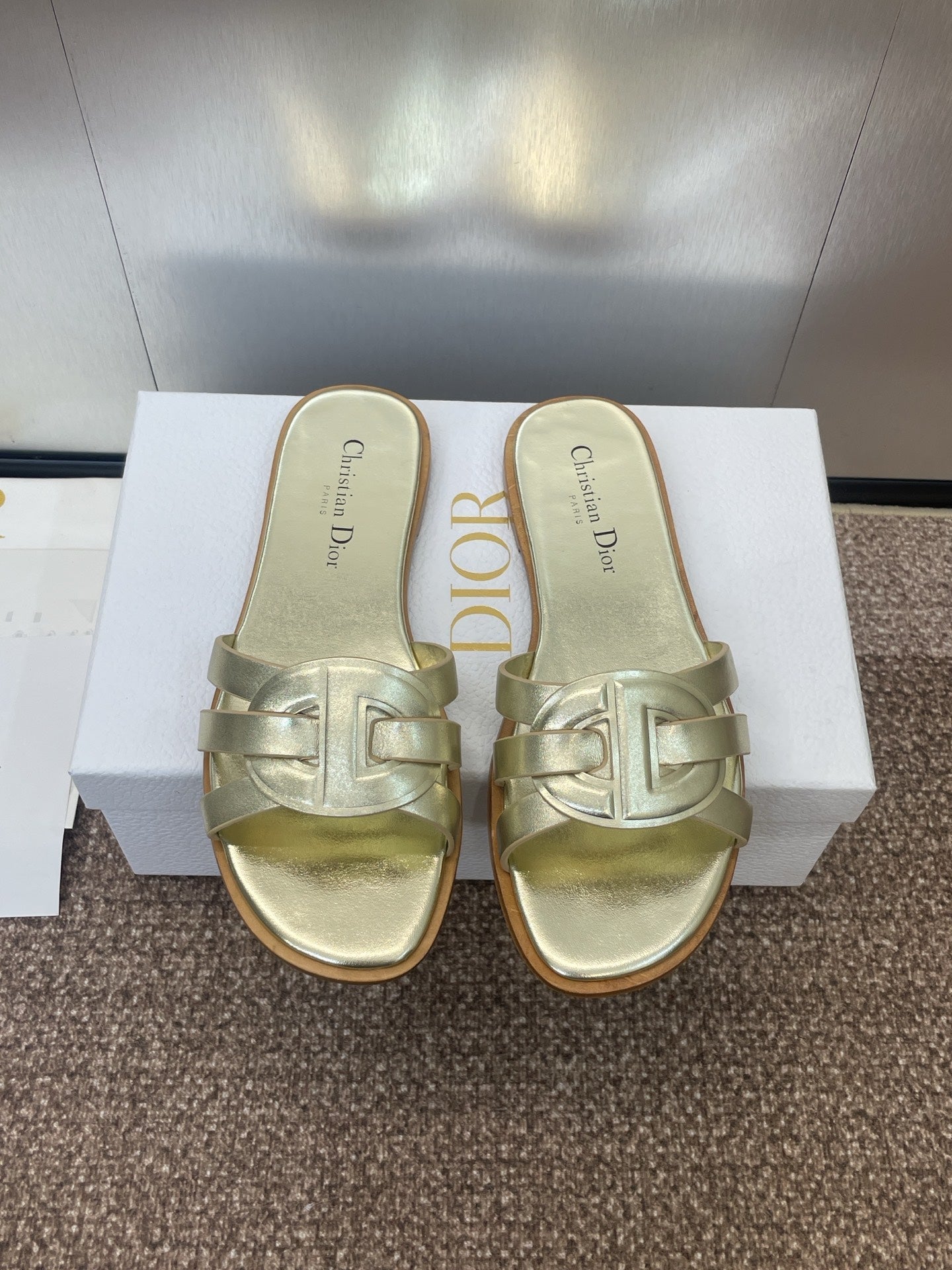D-CLUB SLIDE SANDAL 25S IN GOLD GLOSSY CALFSKIN