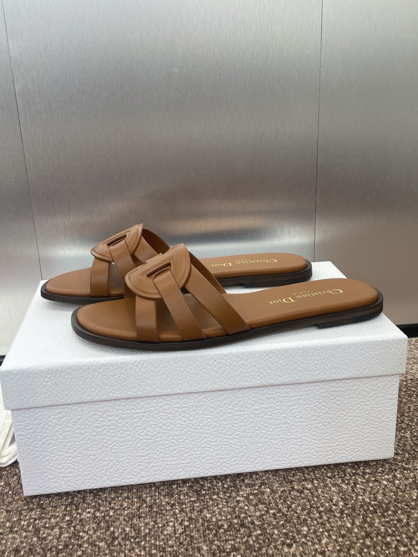 D-CLUB SLIDE SANDAL 25S IN BROWN CALFSKIN