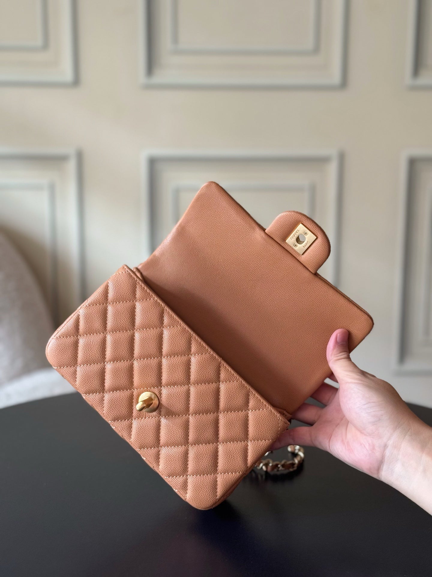 CHANEL 25S FLAP BAG 20 CM IN LIGHT BROWN CAVIAR LEATHER WITH GOLD HARDWARE