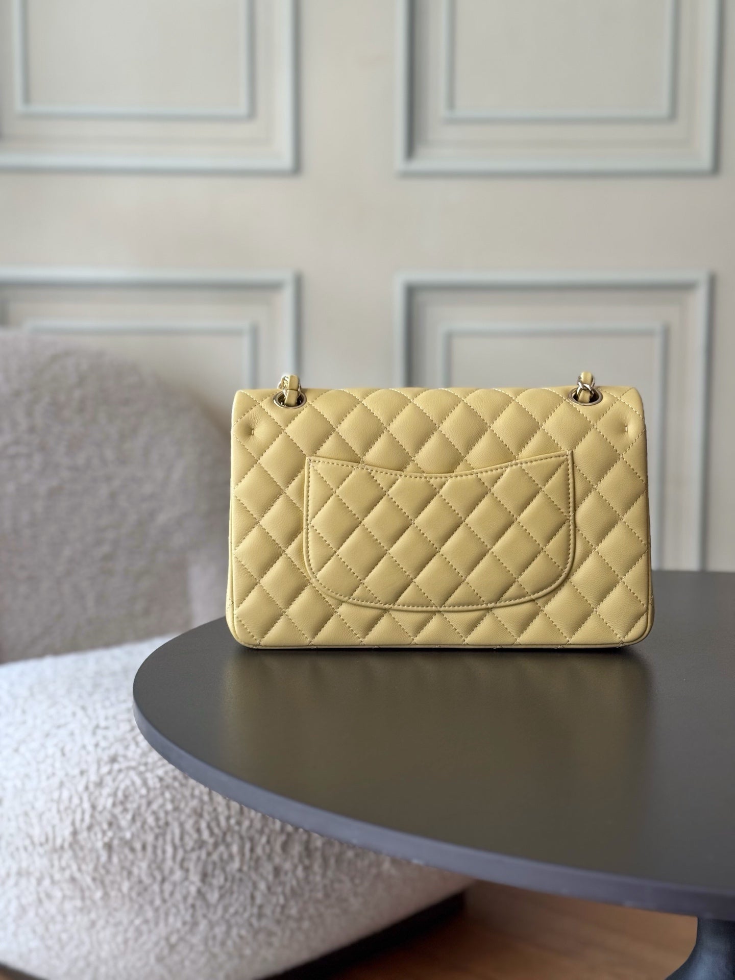 CHANEL 25S CLASSIC FLAP BAG 25 CM IN LIGHT YELLOW LAMBSKIN WITH GOLD HARDWARE
