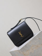 NIKI BABY 22 IN BLACK CALFSKIN GOLD LOGO