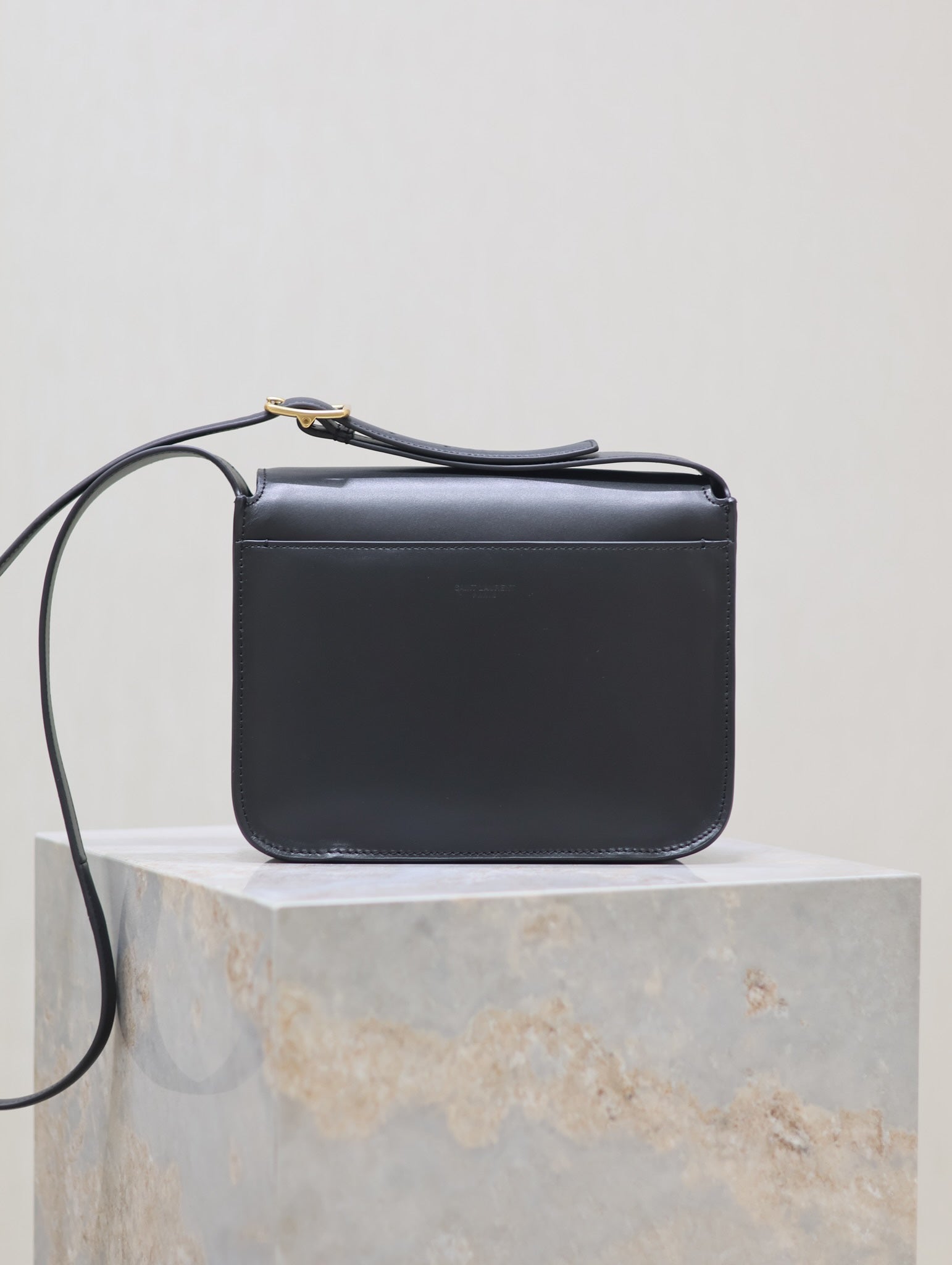 NIKI BABY 22 IN BLACK CALFSKIN GOLD LOGO