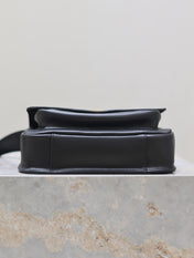 NIKI BABY 22 IN BLACK CALFSKIN GOLD LOGO