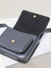 NIKI BABY 22 IN BLACK CALFSKIN GOLD LOGO