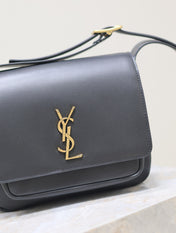 NIKI BABY 22 IN BLACK CALFSKIN GOLD LOGO
