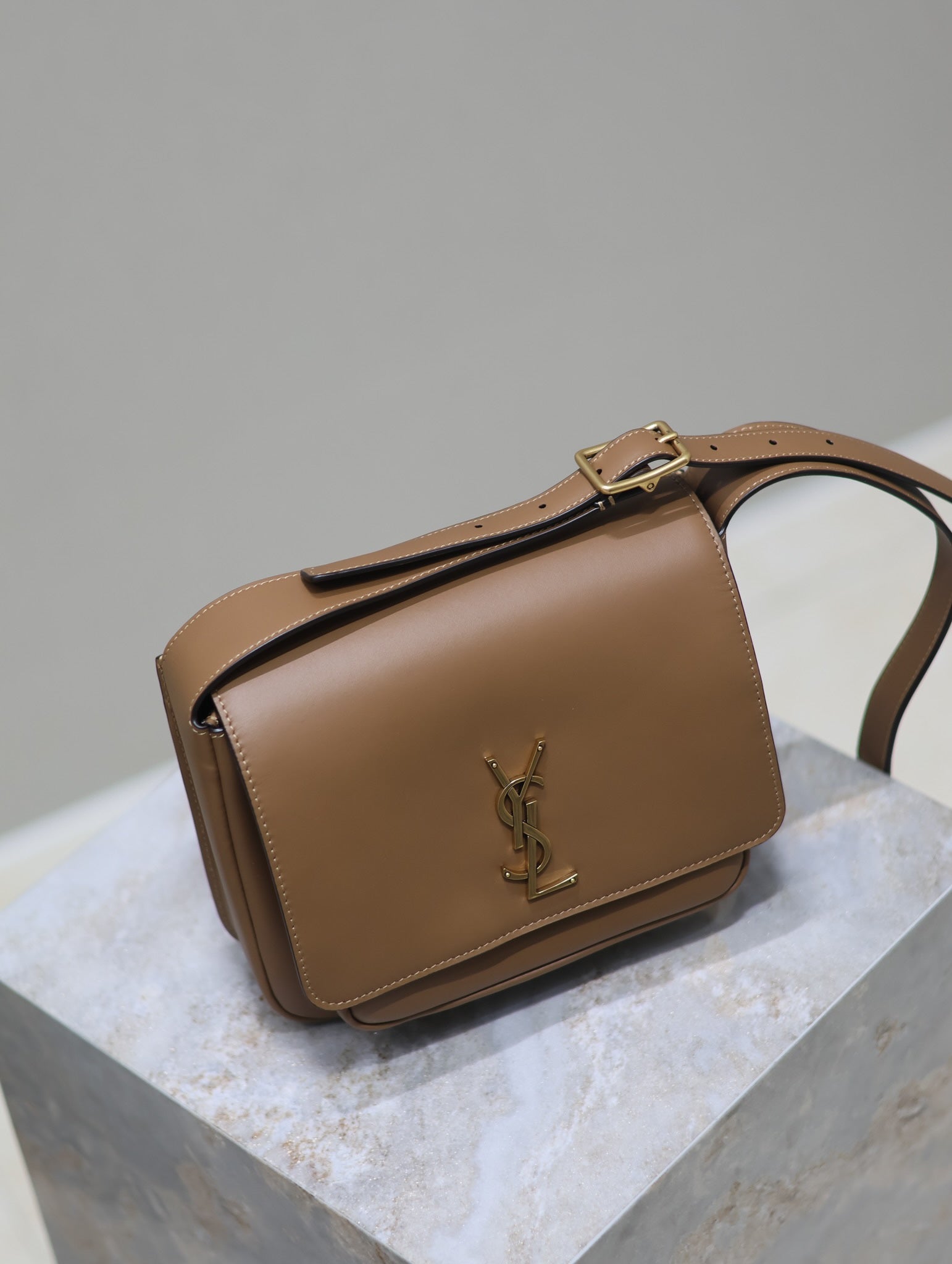 YSL 25S NIKI BABY 22 IN BROWN CALFSKIN GOLD HARDWARE