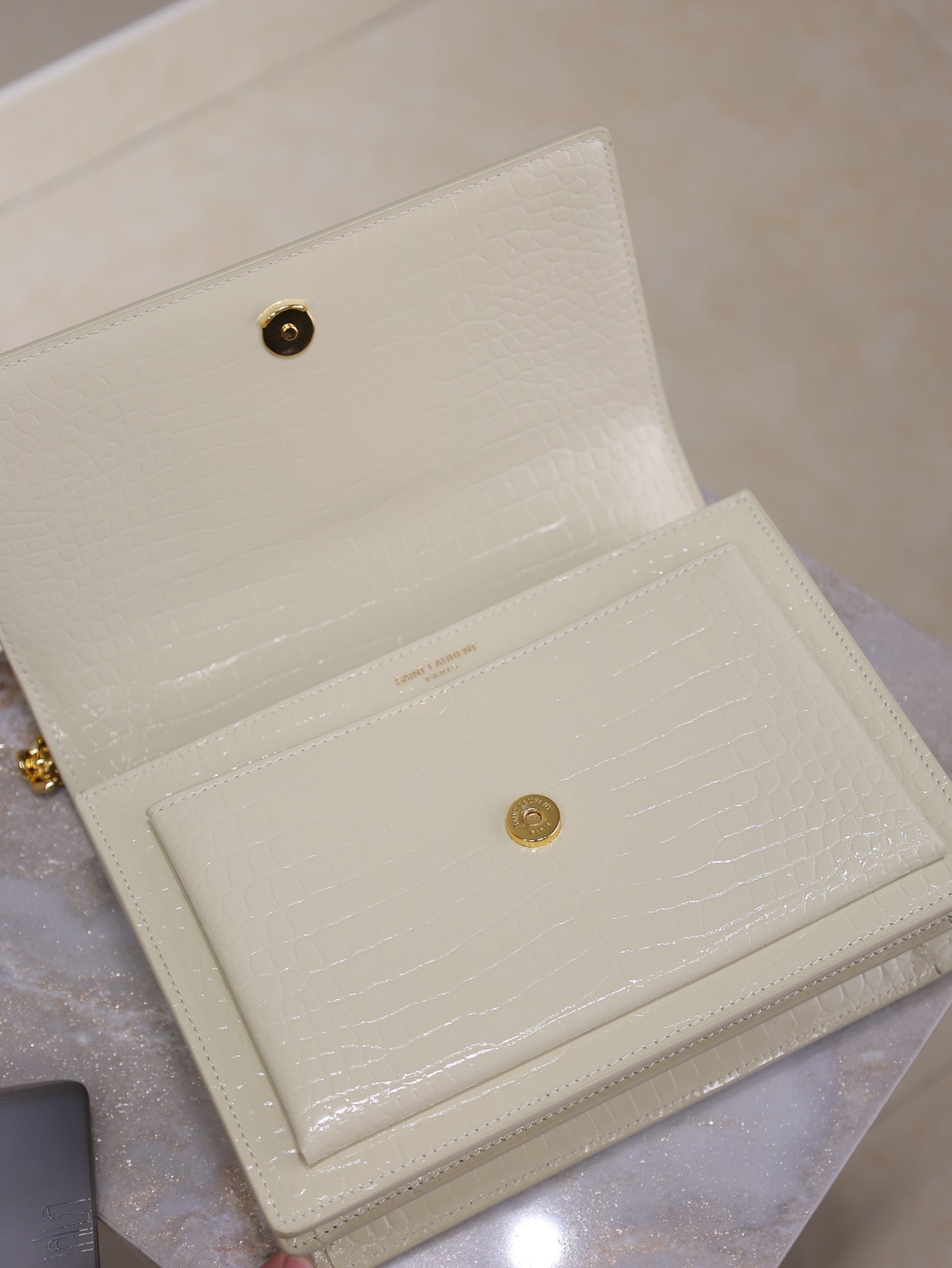 YSL 25S SUNSET MEDIUM 22 IN IVORY CROCODILE-EMBOSSED SHINY CALFSKIN GOLD HARDWRE