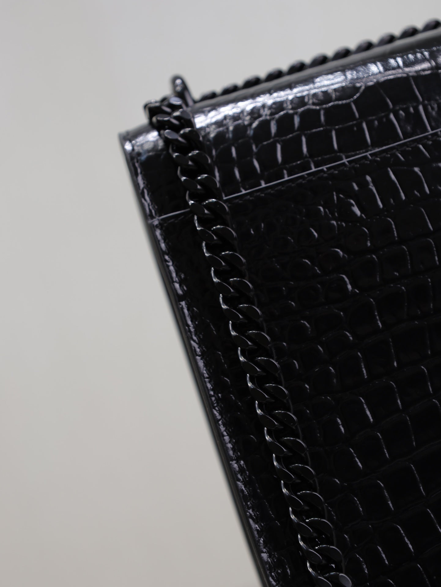 YSL 25S SUNSET MEDIUM 22 IN BLACK CROCODILE-EMBOSSED SHINY CALFSKIN BLACK HARDWARE