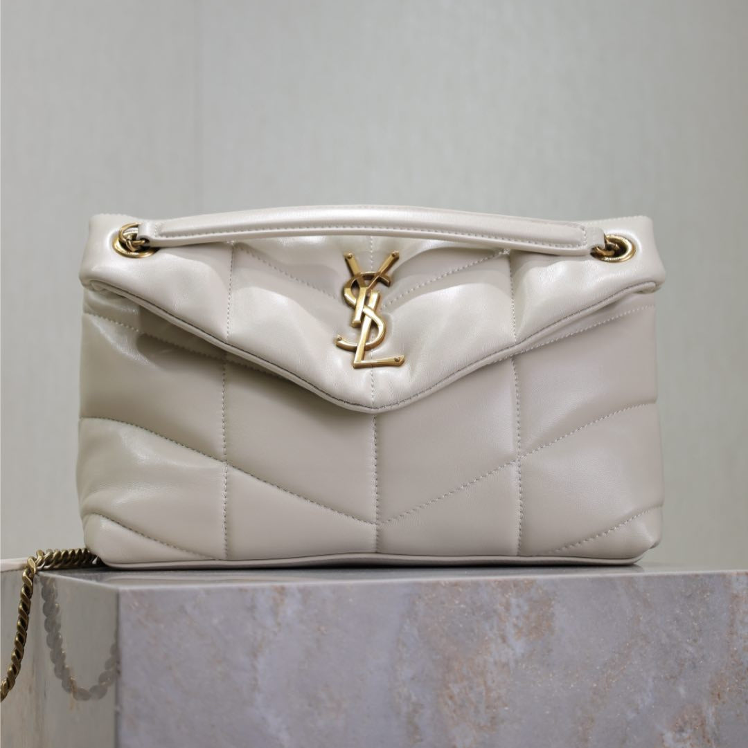 YSL 25S LOULOU PUFFER MM 29 IN BLANC VINTAGE CALFSKIN GOLD HARDWARE