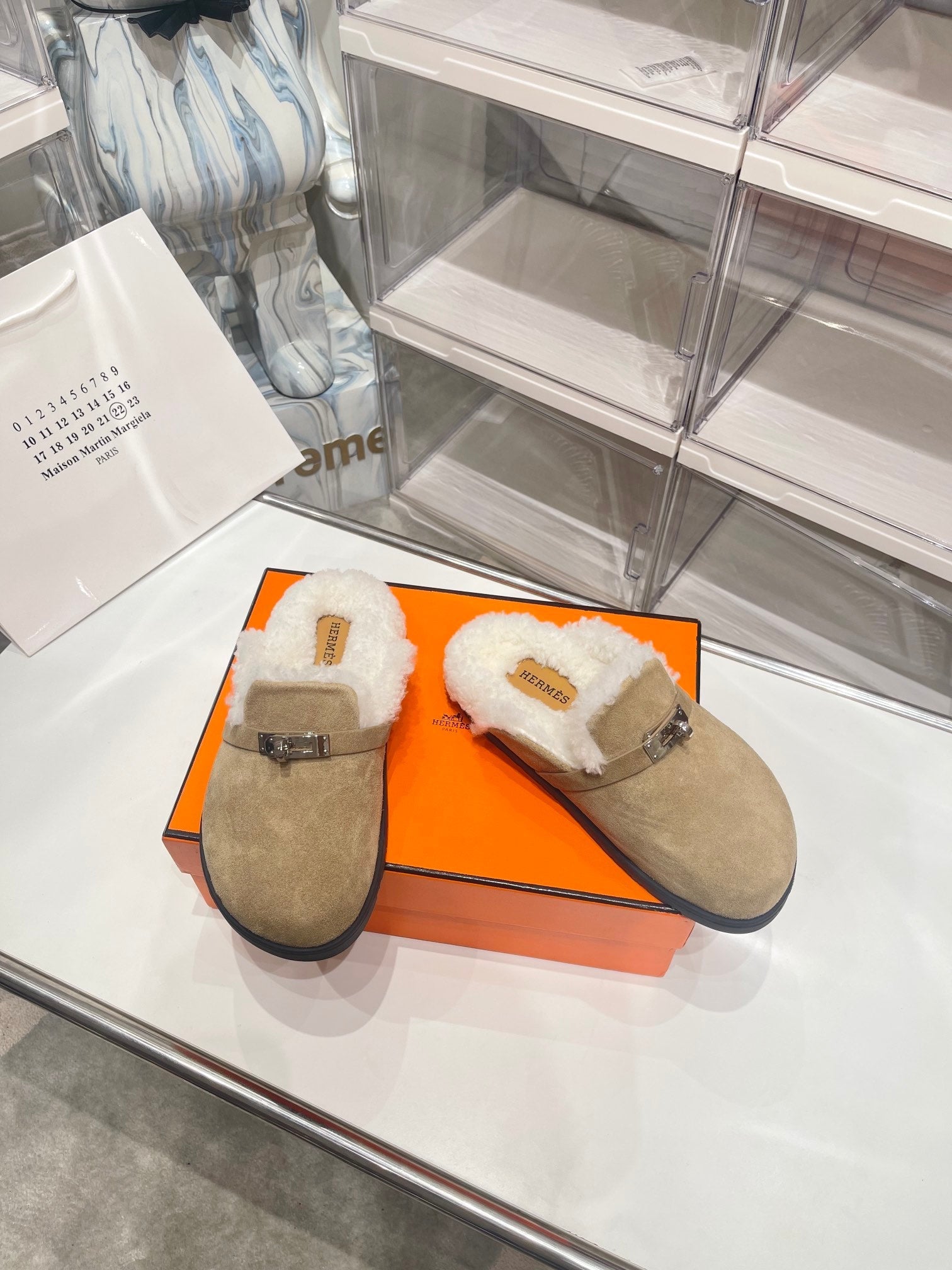 SLIP-ON MULE IN TORTILLA BROWN SUEDE AND SHEARLING LINING