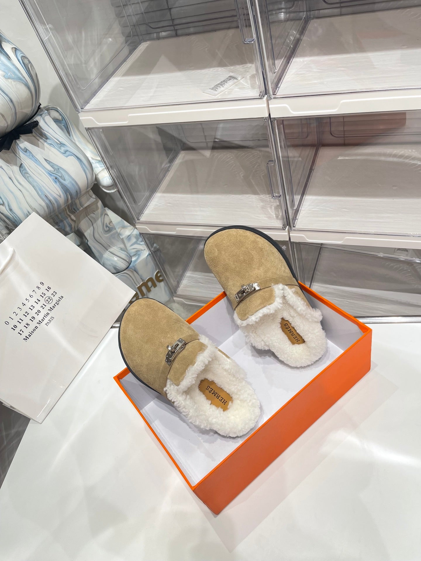 SLIP-ON MULE IN TORTILLA BROWN SUEDE AND SHEARLING LINING