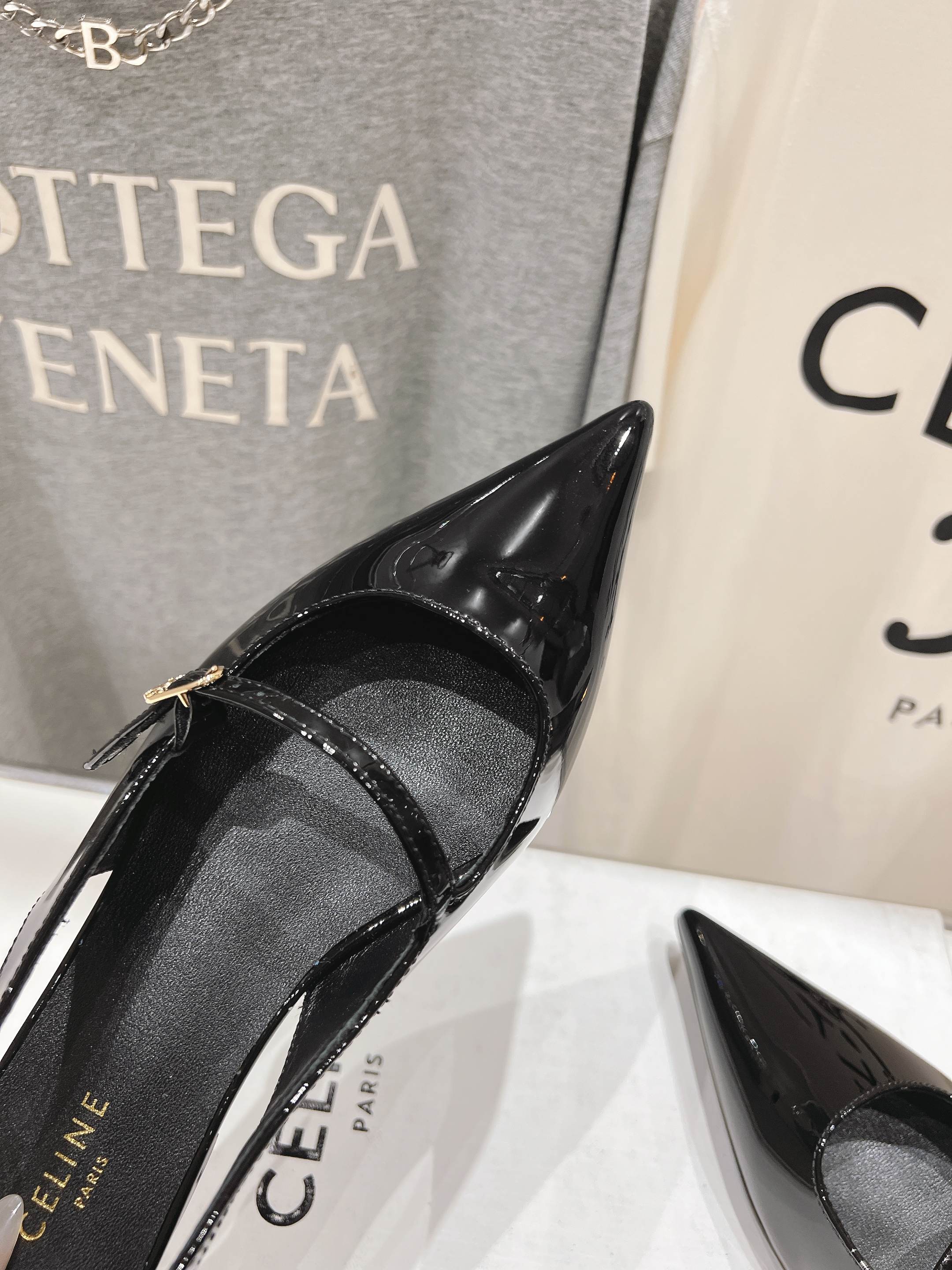 JUDY FLAT SLINGBACK IN BLACK PATENT CALFSKIN