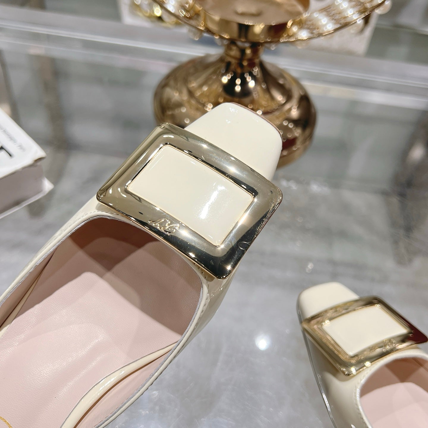 BELLE VIVIER MULES IN IVORY WHITE PATENT CALFSKIN