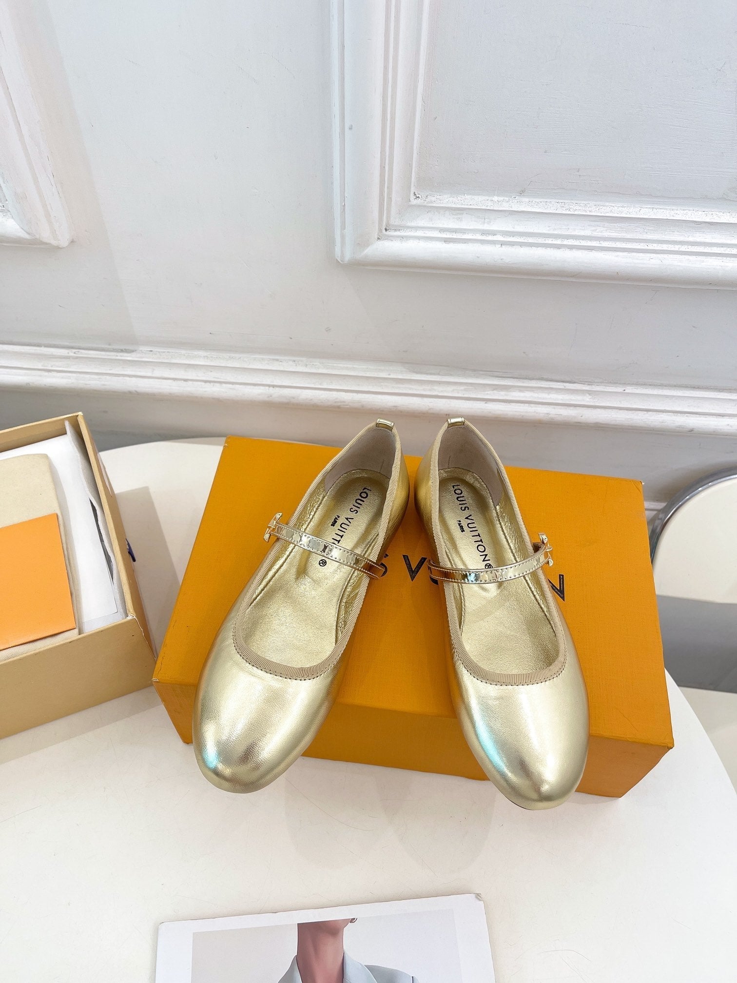 LV WOMEN ROMY FLAT BALLERINA IN GOLDEN METALLIC LAMBSKIN