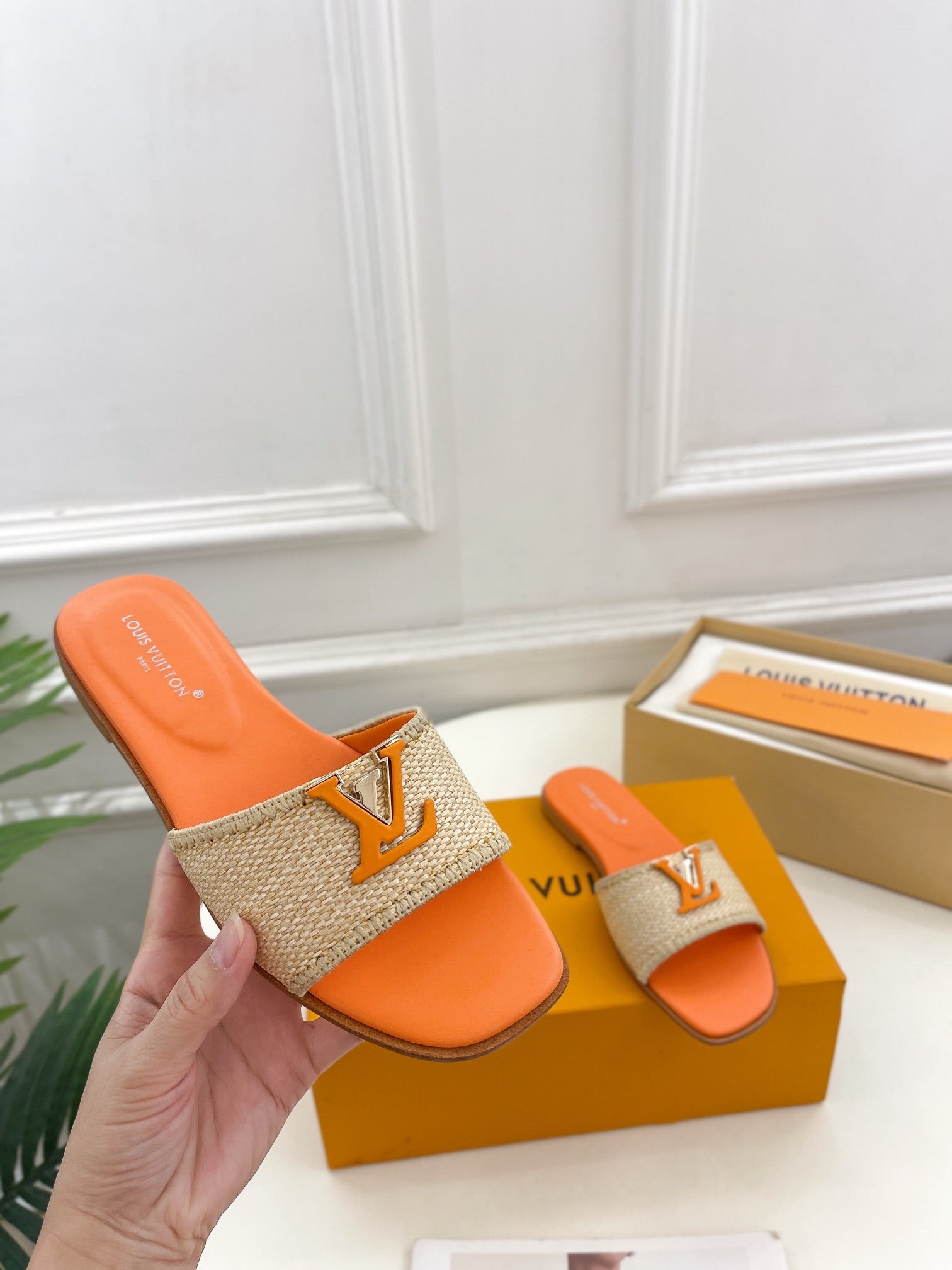 LV WOMEN CAPRI FLAT MULES IN TIGER ORANGE LEATHER AND RAFFIA