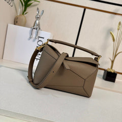 LOEWE 25S MEDIUM PUZZLE EDGE BAG 24 IN WALNUT BROWN CALFSKIN GOLD HARDWARE