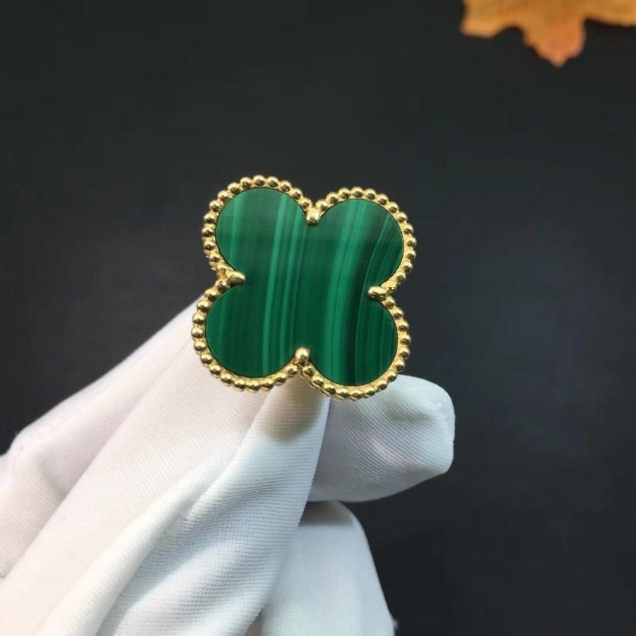 van-cleef-arpels-magic-alhambra-ring-yellow-gold-malachite-vcaro3av00-coral-1-900x900_d4faf2b1-8dda-4eea-a879-c2cbd1ac0855.jpg