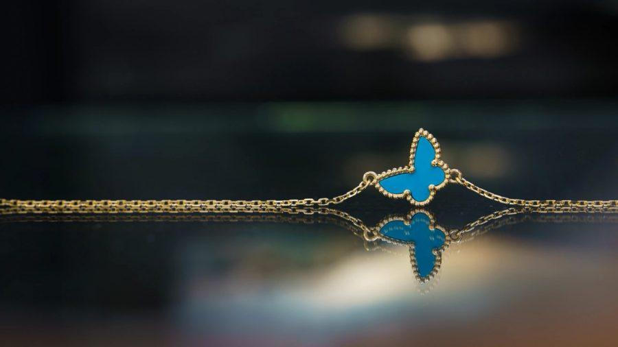 van-cleef-arpels-sweet-alhambra-butterfly-bracelet-yellow-gold-turquoise-2-900x506_7351c429-174f-4cee-8817-11b4f89920c1.jpg