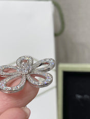 LACE FLOWER SILVER PENDANT DIAMOND NECKLACE