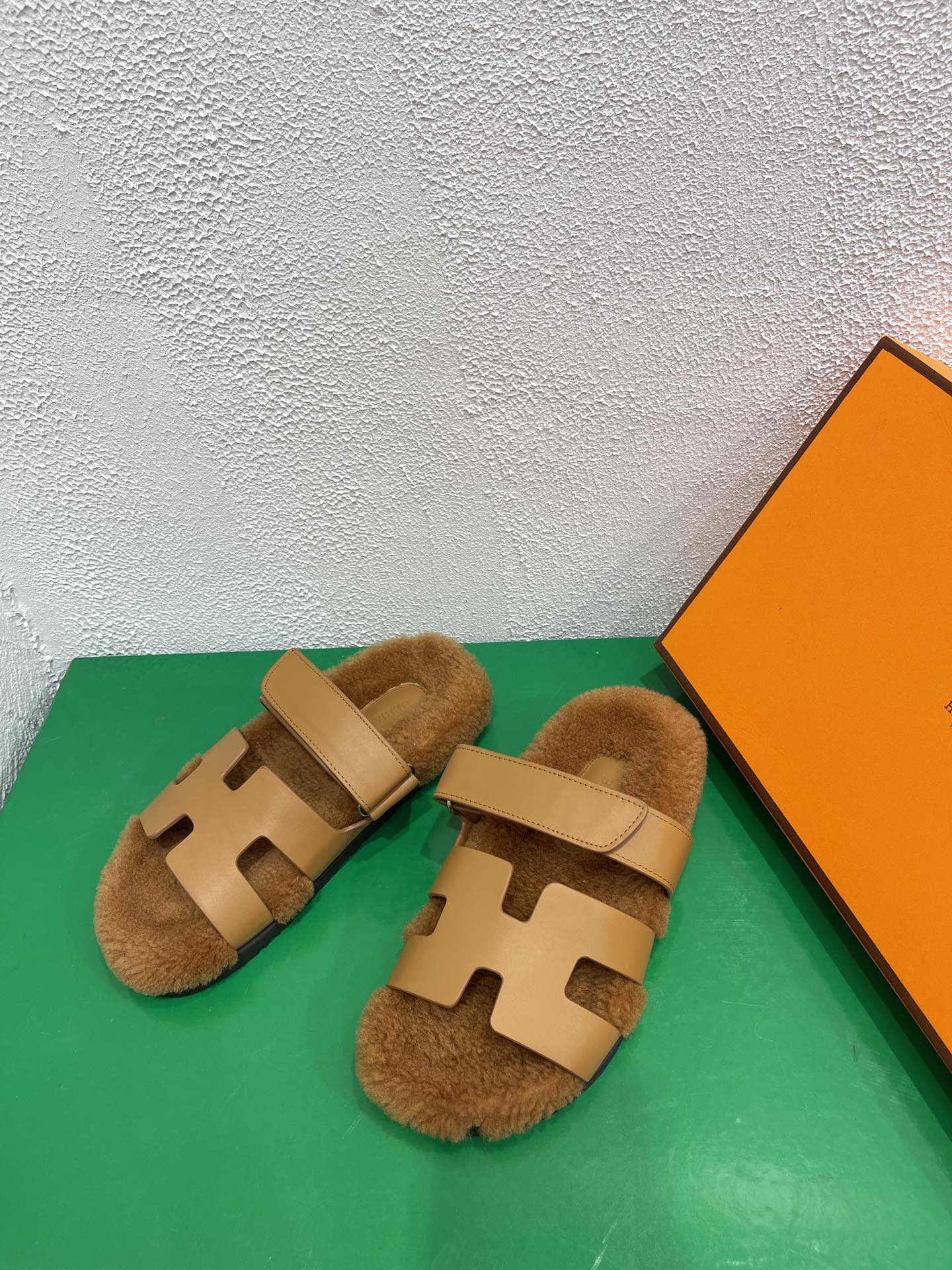 Chypre Sandal Gold shearling insole Gold goatskin lining