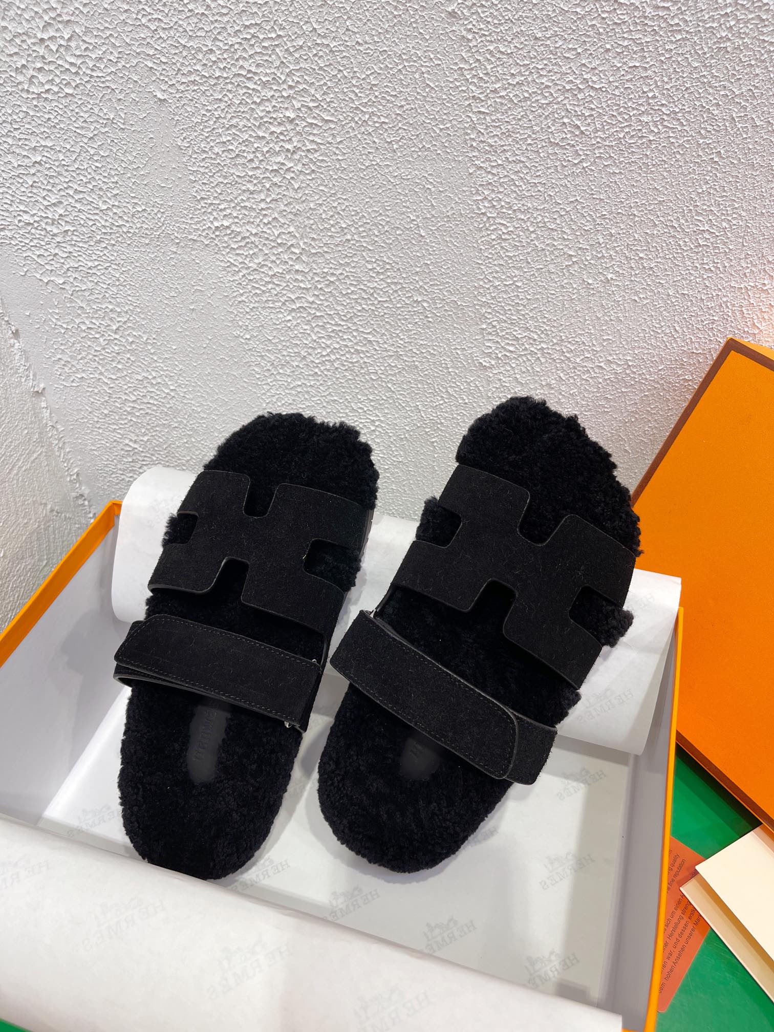 Chypre Sandal Black shearling insole Black Velvet leather lining