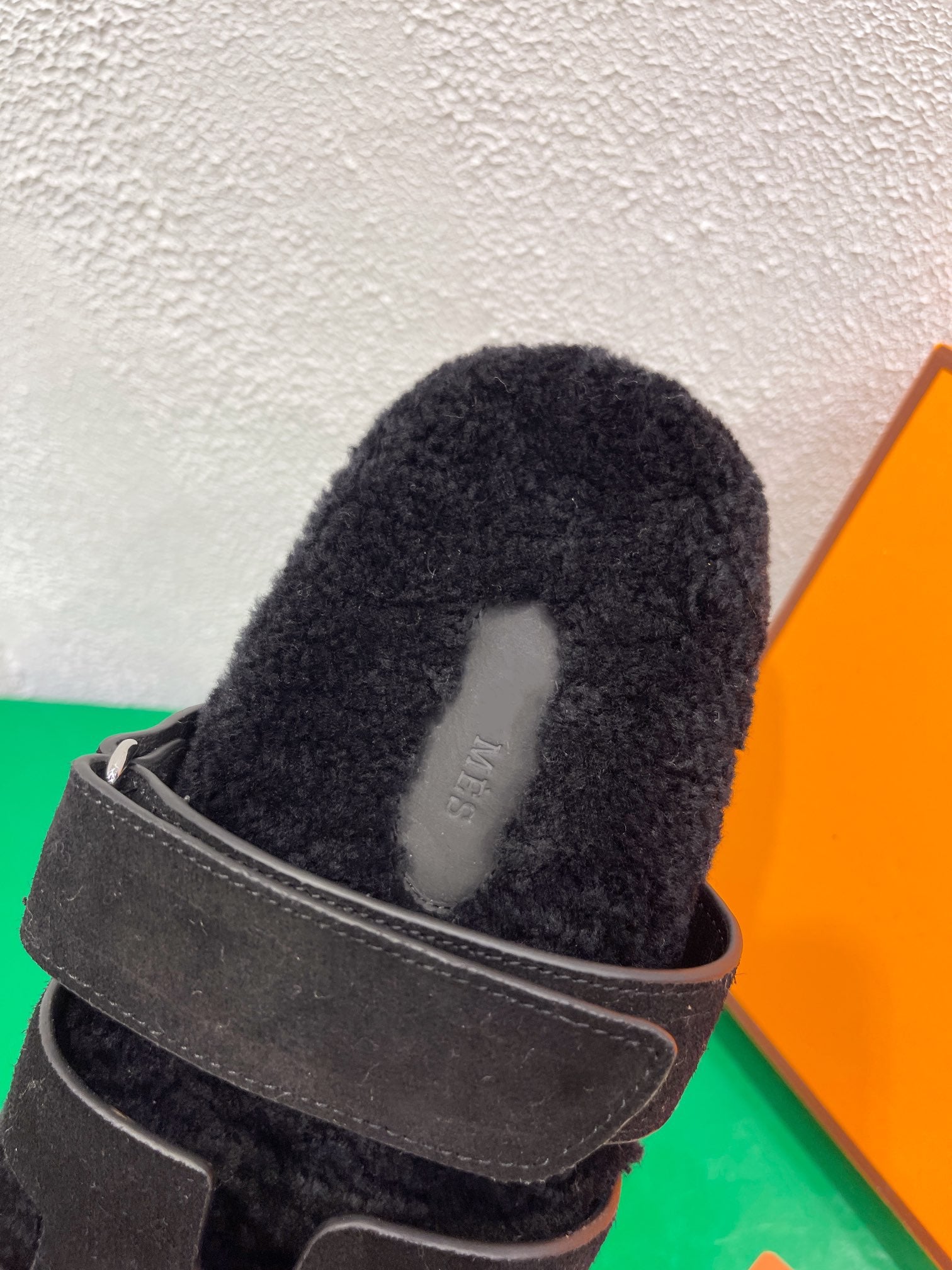 Chypre Sandal Black shearling insole Black Velvet leather lining