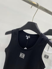 Round neck embroidered vest