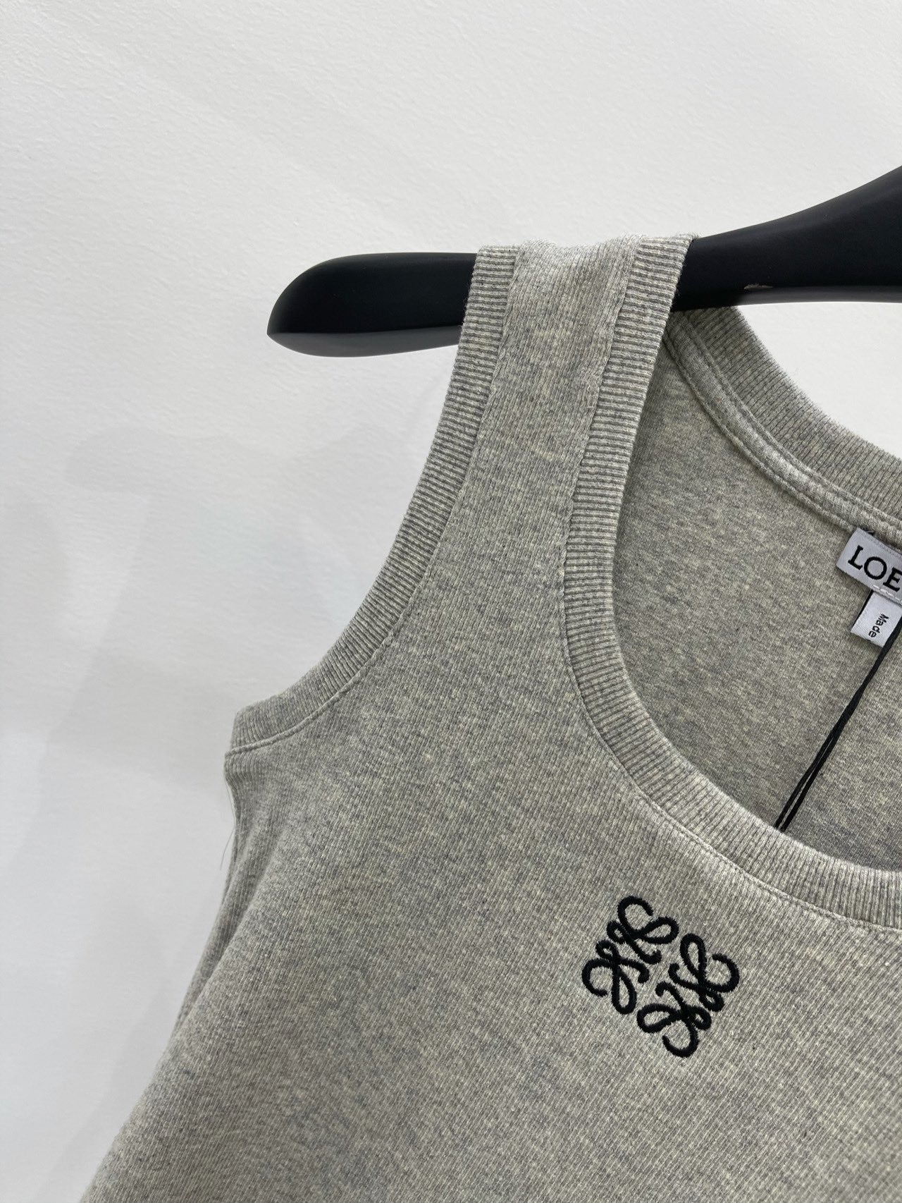 Round neck embroidered vest